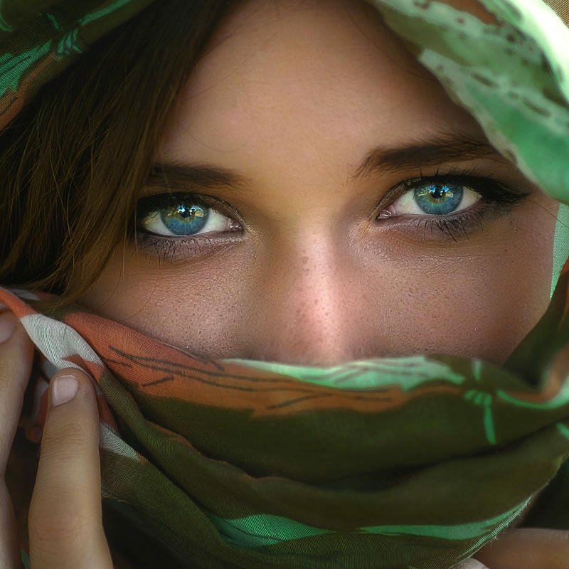 Avatar nữ che mặt hình ảnh cá tính mạnh