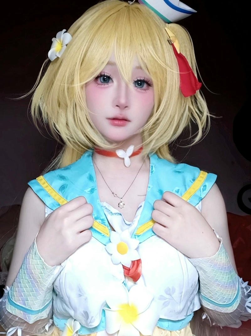 Cosplay Capheny hầu gái liên quân đứng tạo dáng đẹp