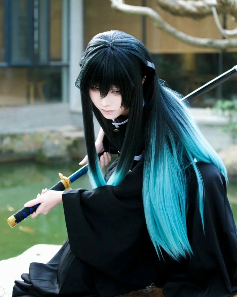 Cosplay Hà Trụ ngồi thiền trên chiếu tatami