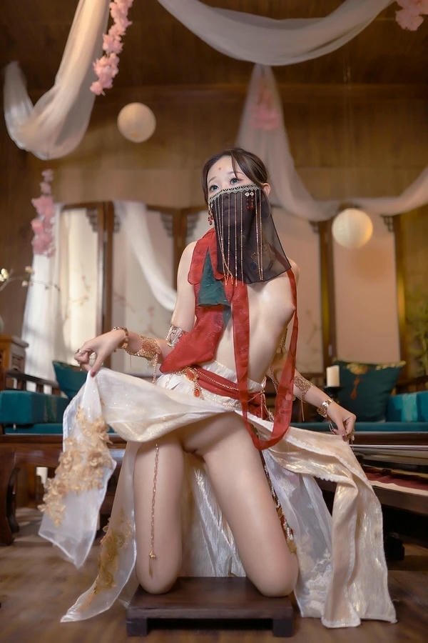 Cosplay Trung Quốc gợi cảm dáng mềm mại