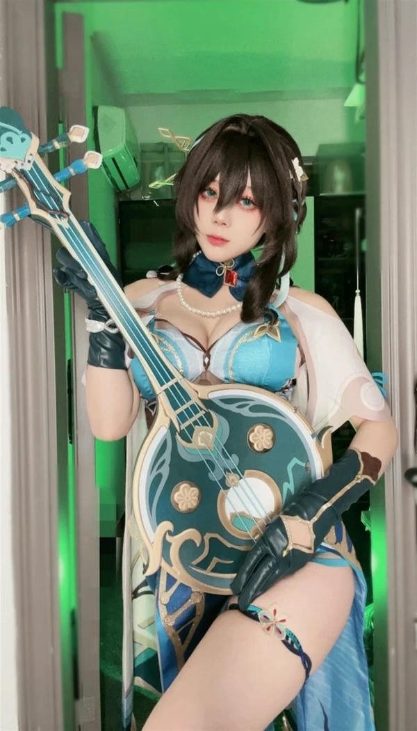 Cosplay Trung Quốc gợi cảm hình nghệ thuật