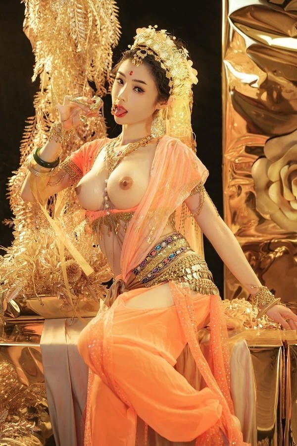 Cosplay Trung Quốc gợi tình ánh đèn mờ