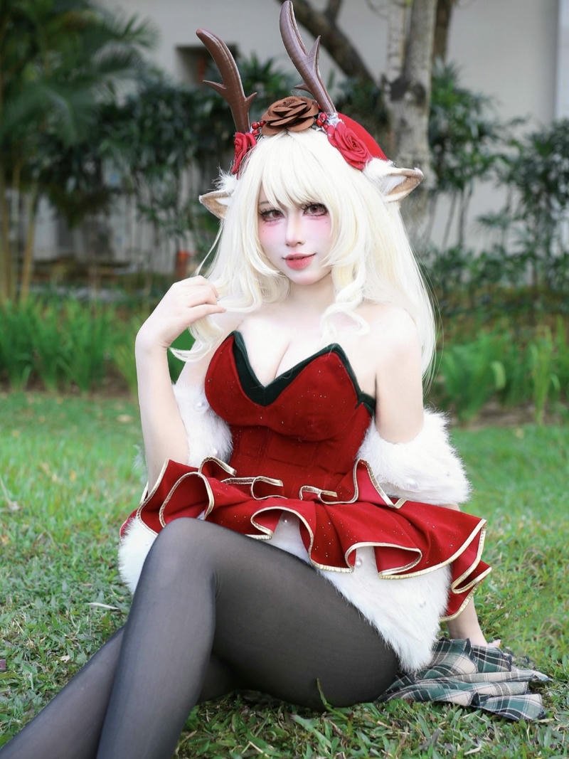 Cosplay Veres liên quân trang phục giáng sinh đỏ trắng