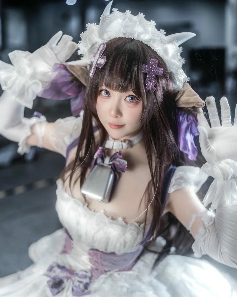 Cosplay bò sữa hầu gái tím tai bò dễ thương