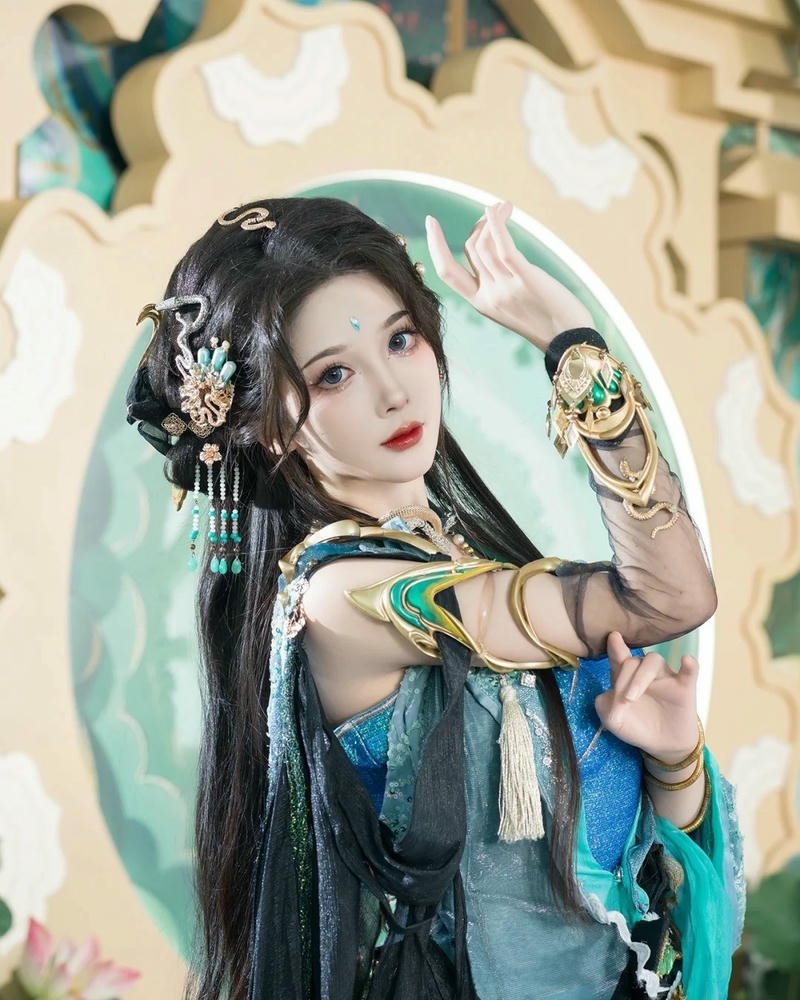 Cosplay cổ trang Trung Hoa tạo dáng nghệ thuật