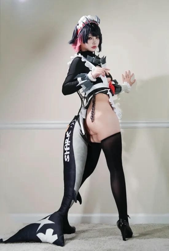 Cosplay hầu gái phong cách hiện đại pha cổ điển
