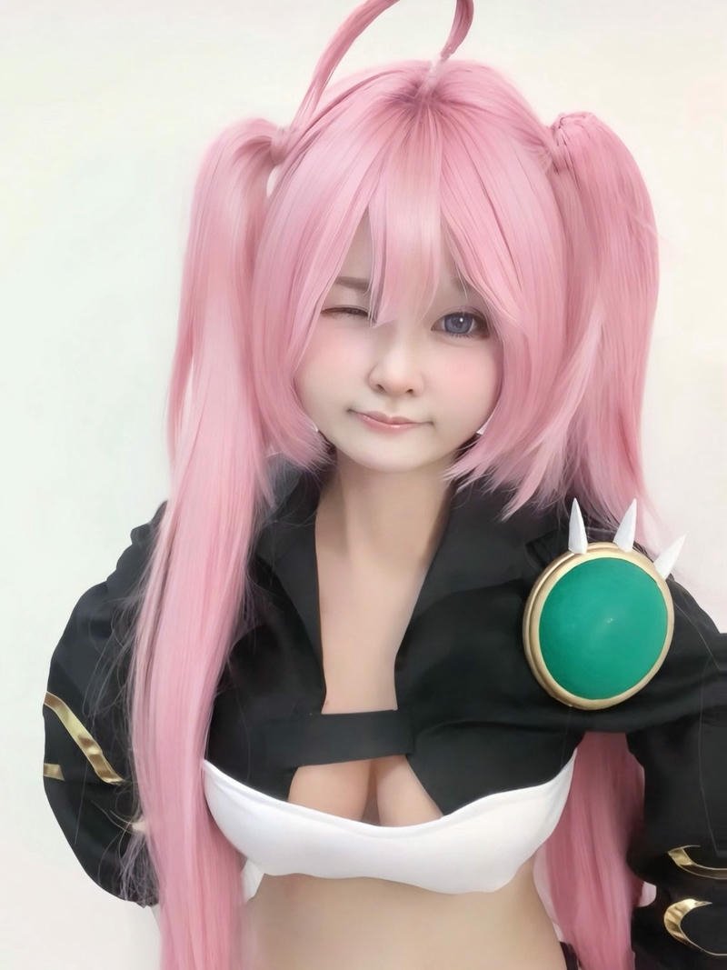 Cosplay liên quân Capheny hầu gái đeo kính nhìn nghiêng