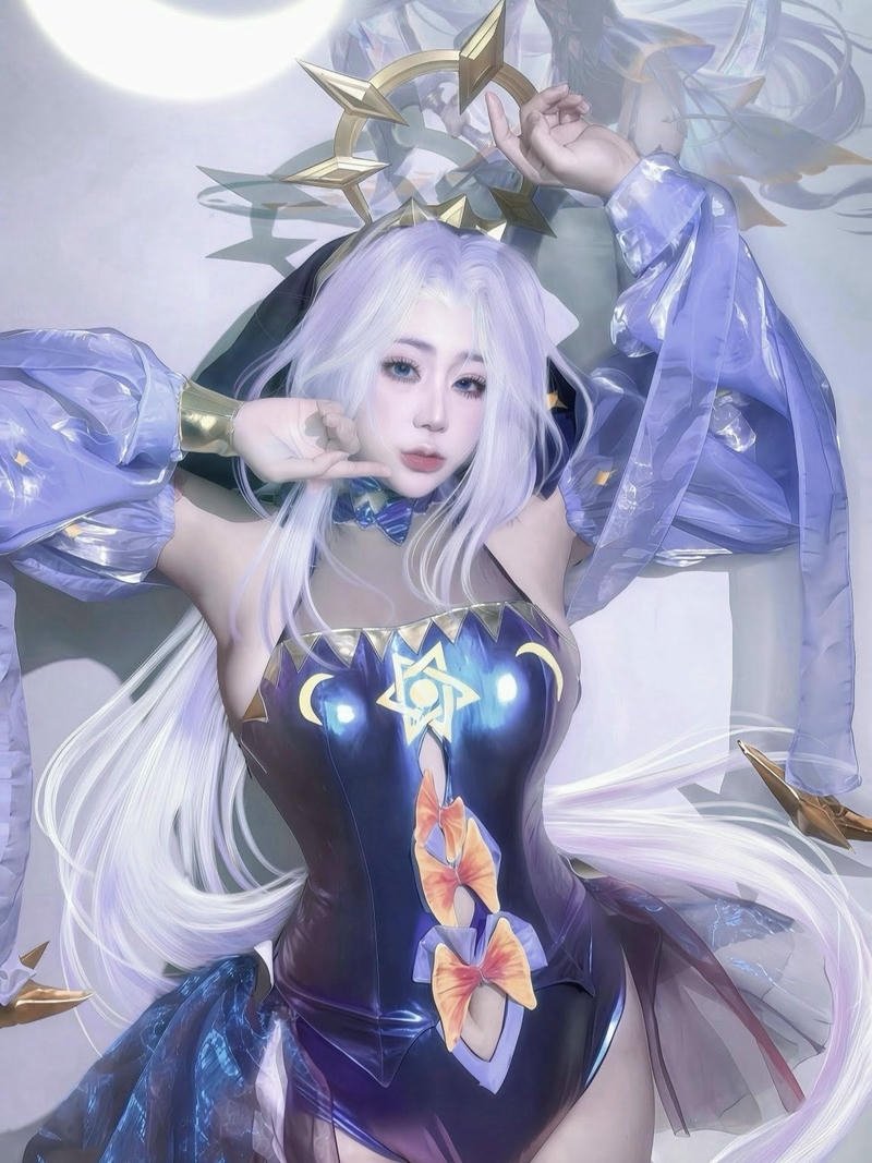 Cosplay liên quân Sinestrea tóc tím váy trắng ngủ