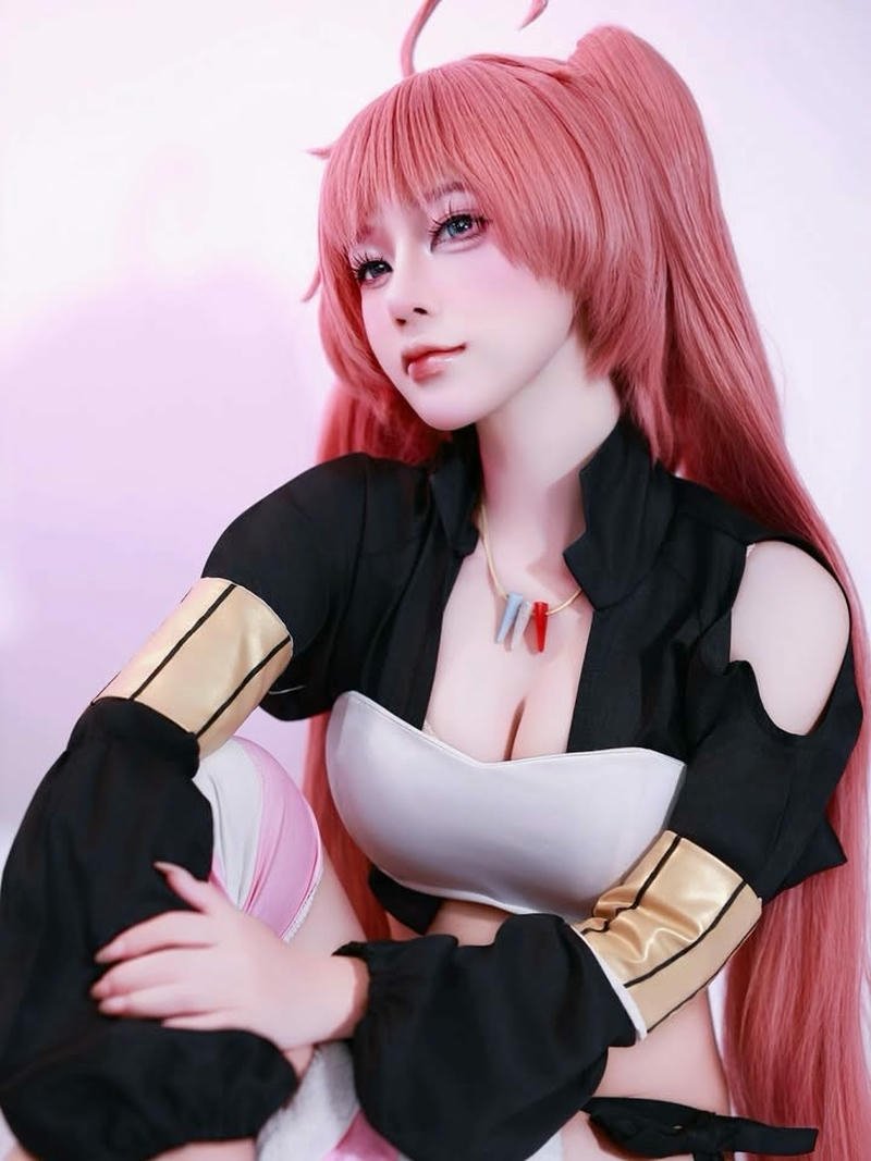 Cosplay liên quân sexy Veres áo đỏ đen khoe vai