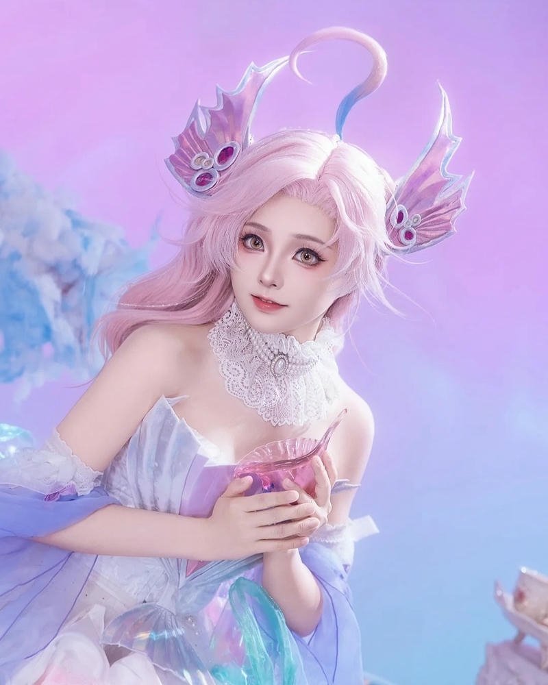 Cosplay nàng tiên cá tóc hồng mộng mơ huyền ảo