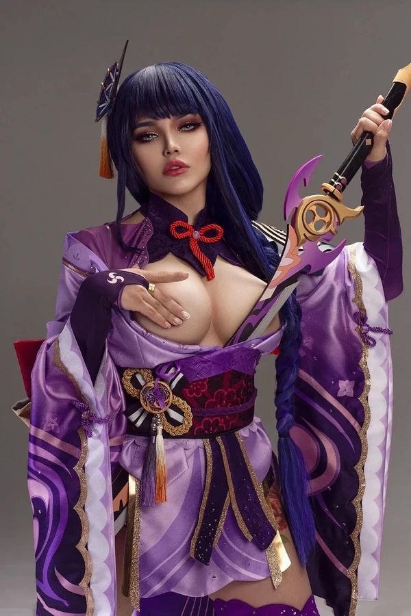 Cosplay nhân vật game phong cách châu Âu