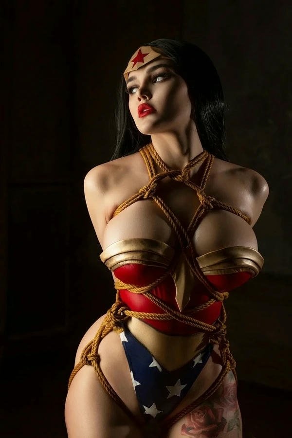 Cosplay phong cách gothic Âu huyền bí sexy