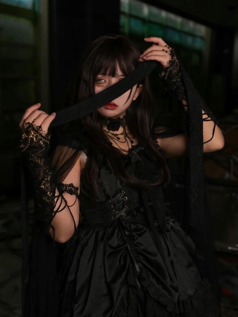 Cosplay phù thủy tạo hình ma mị cho lễ Halloween