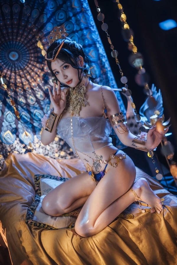 Cung đình cổ phục sexy ánh đèn mờ