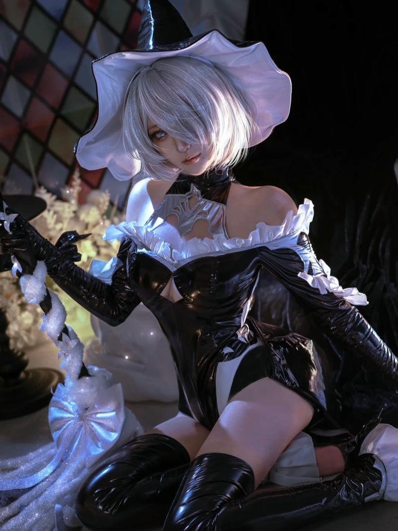 Gái xinh ảnh cosplay phù thủy Halloween cuốn hút