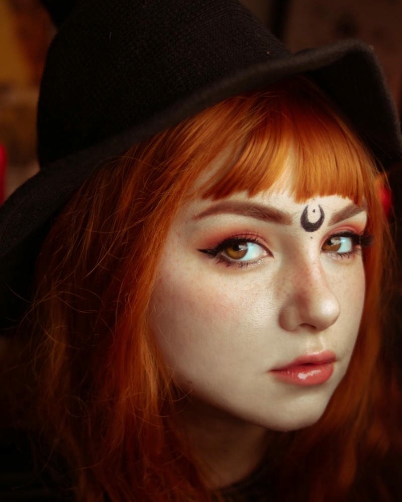 Gái xinh ảnh cosplay phù thủy phong cách Halloween