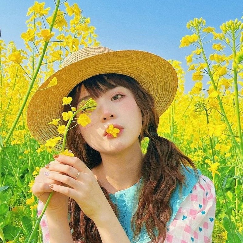 Hình ảnh avatar nữ che mặt phong cách hiện đại