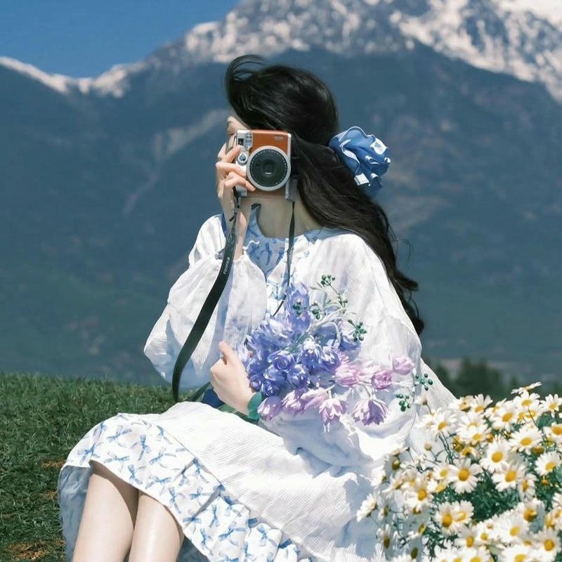 Hình ảnh avatar nữ che mặt phong cách minimal