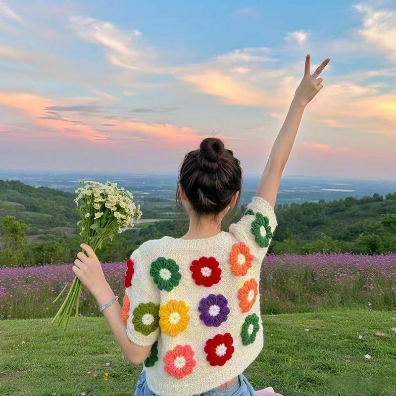 Hình ảnh avatar nữ che mặt phong cách street