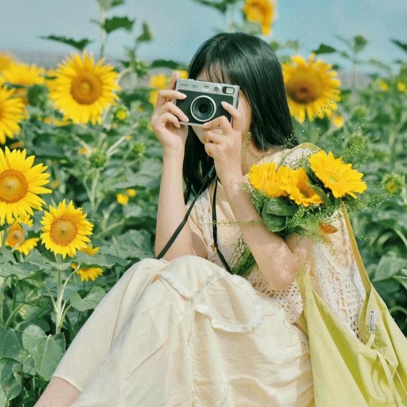 Hình ảnh avatar nữ che mặt tạo điểm nhấn