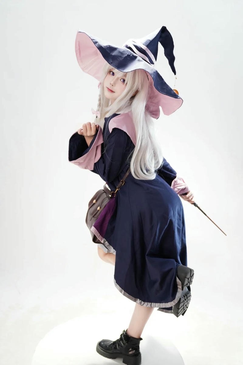 Hình ảnh cosplay phù thủy Halloween bố cục đẹp