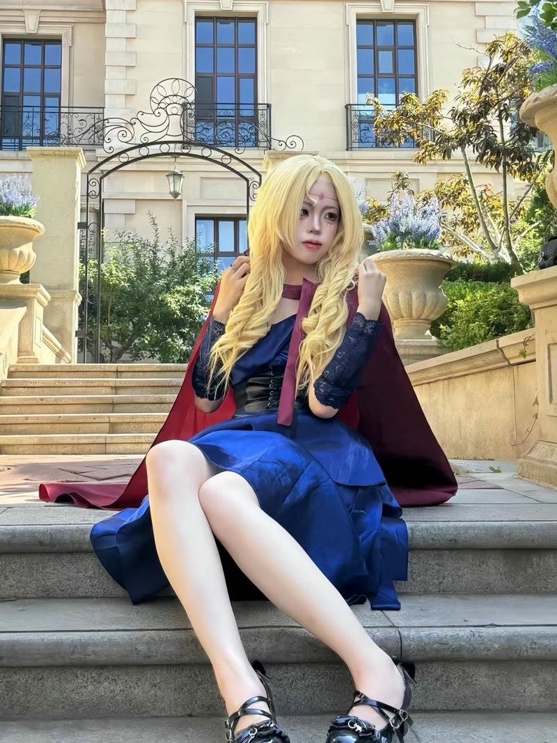 Hình ảnh cosplay phù thủy Halloween phong cách cổ điển