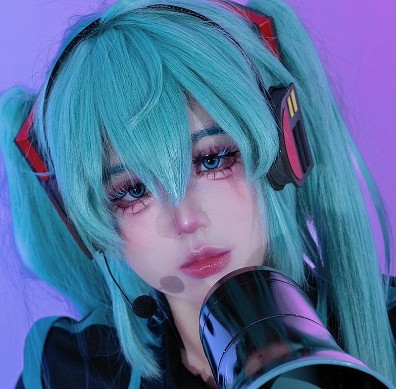 Mai Phương cosplay lolita váy xòe nhiều tầng bồng bềnh
