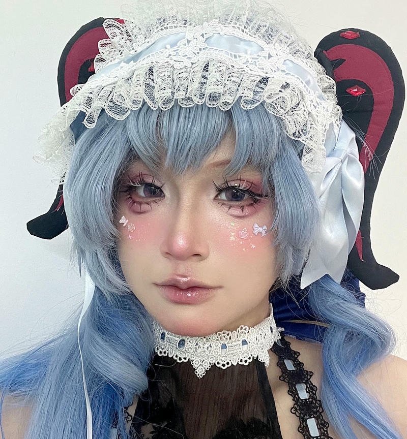 Mai Phương cosplay nhân vật hoạt hình tóc hồng buộc hai bên