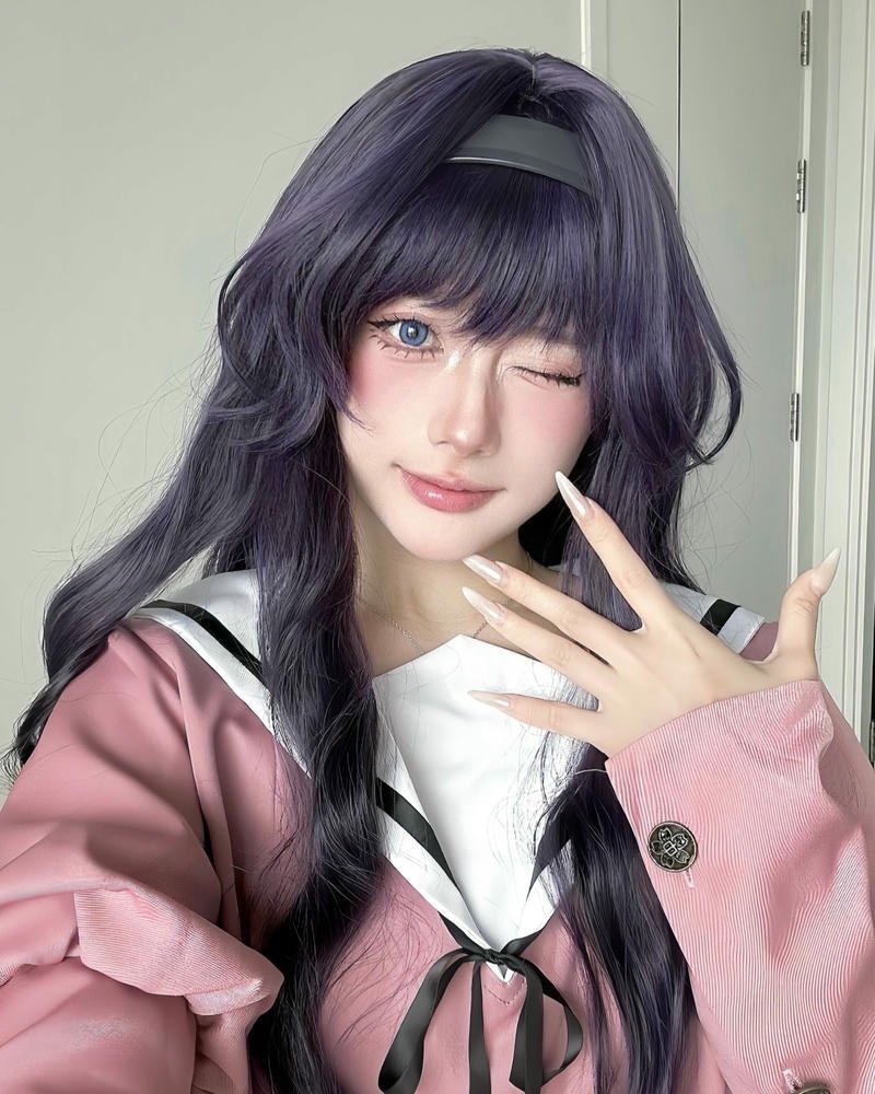 Nguyễn Thị Hà Vi cosplay áo khoác hồng tóc tím xinh