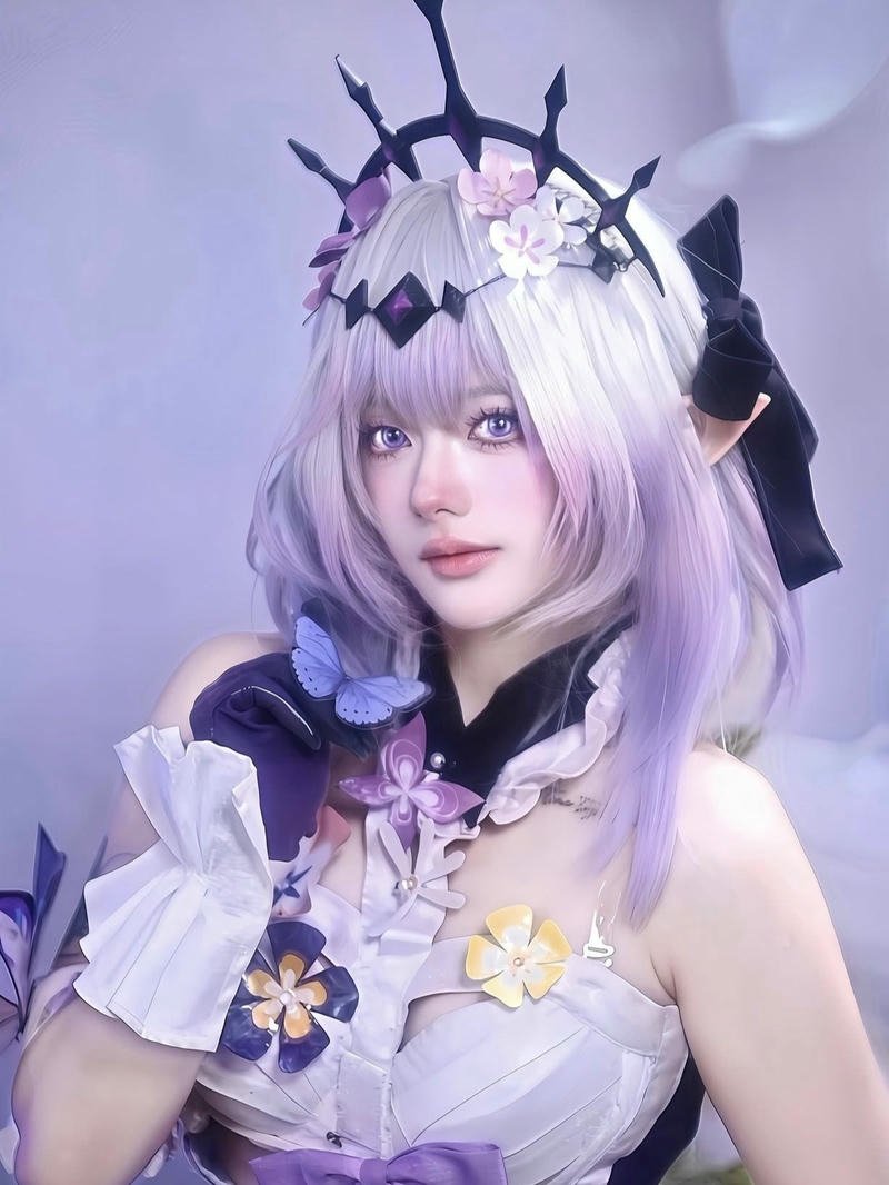 Nguyễn Thị Hà Vi cosplay nhân vật game tóc tím xinh