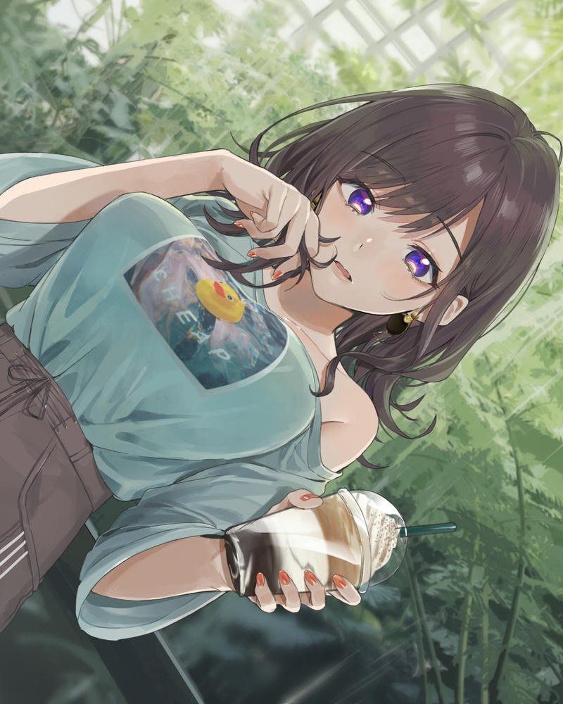 Nhân vật anime nữ uống trà sữa trân châu ngon lành