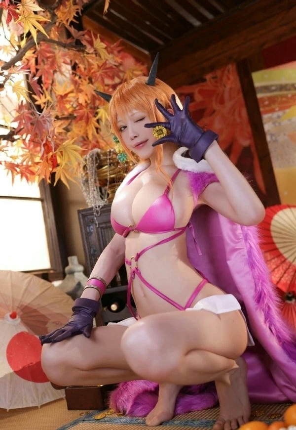 Phong cách fantasy anime quyến rũ cosplay nghệ