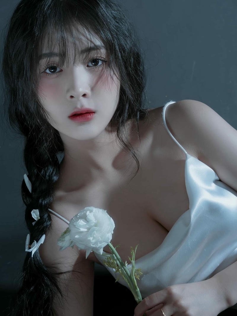 Quỳnh Alee bikini sexy vòng 3