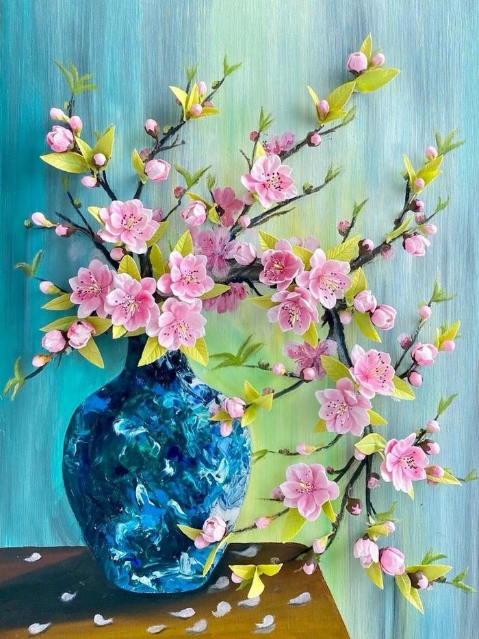 Tranh vẽ hoa đào đẹp cắm trong bình màu xanh