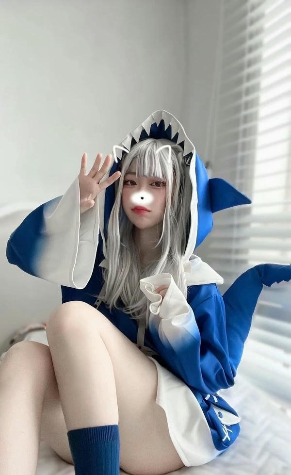 Yaoyao cosplay Gawr Gura sexy body