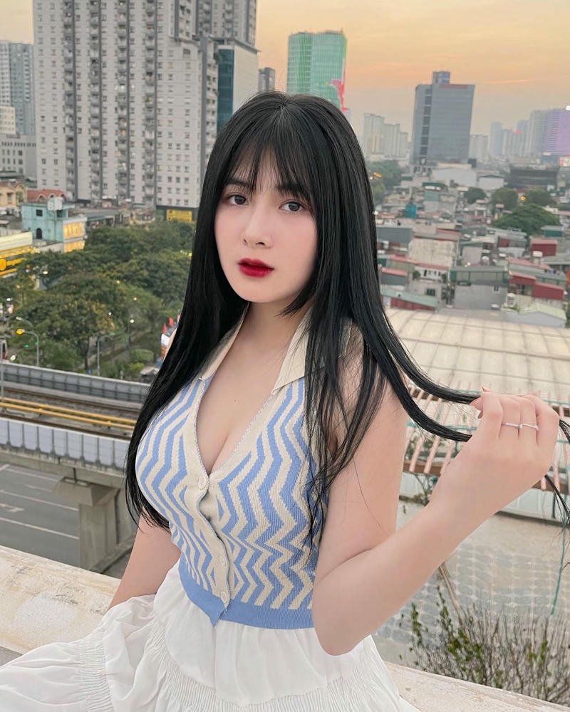 ảnh Quỳnh Alee bikini sexy hồ bơi