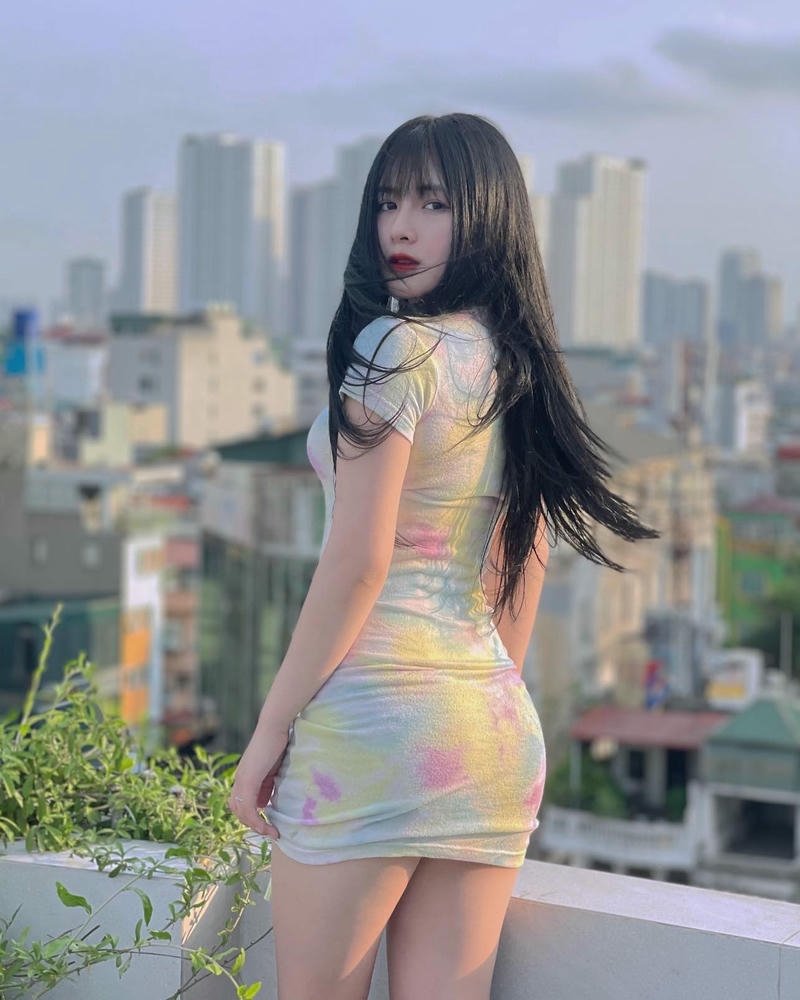 hình Quỳnh Alee bikini sexy cát trắng