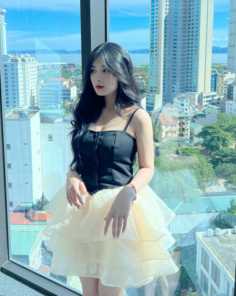 hình Quỳnh Alee bikini sexy lưng trần