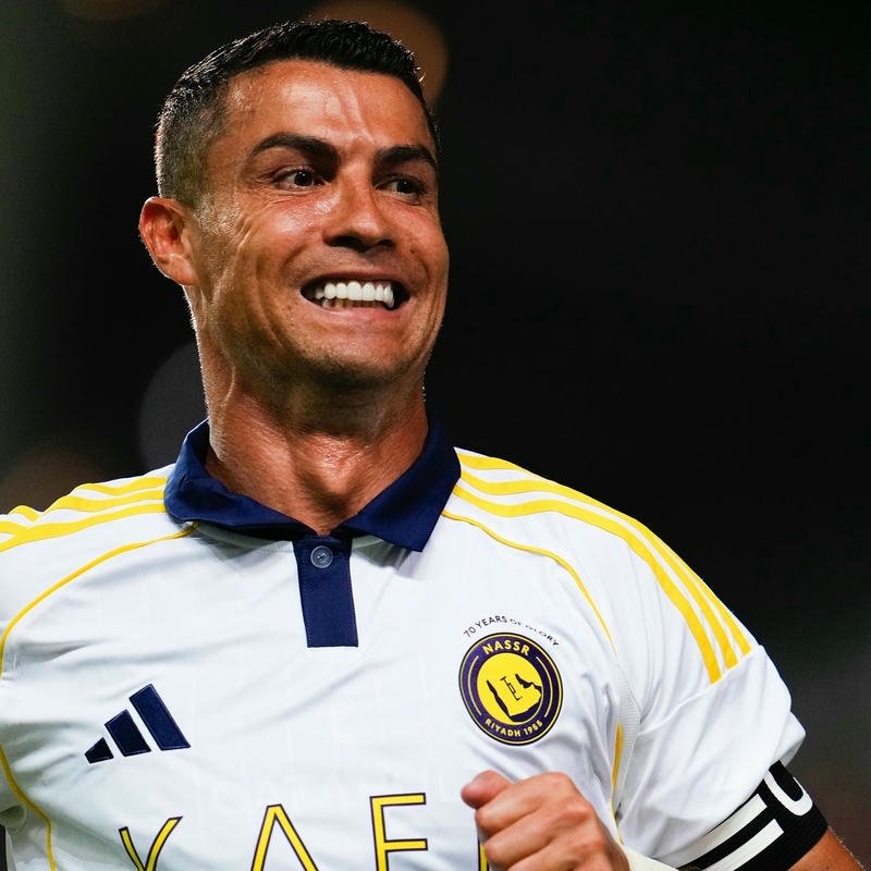 89+ Avatar Ronaldo (CR7) cực ngầu, chất lượng 4k cho fan Ảnh avatar Ronaldo cười tươi trong màu áo Al Nassr vàng