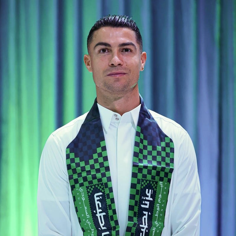 89+ Avatar Ronaldo (CR7) cực ngầu, chất lượng 4k cho fan Ảnh avatar Ronaldo đeo khăn quàng cổ ra mắt câu lạc bộ