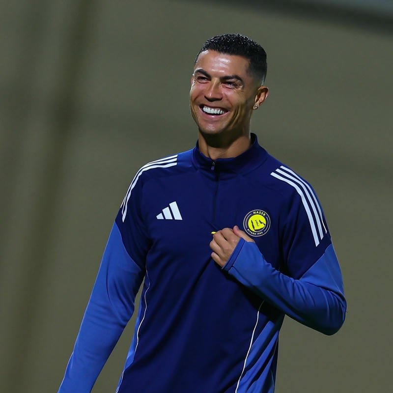 89+ Avatar Ronaldo (CR7) cực ngầu, chất lượng 4k cho fan Ảnh avatar Ronaldo góc nghiêng thần thánh cười mỉm cuốn hút