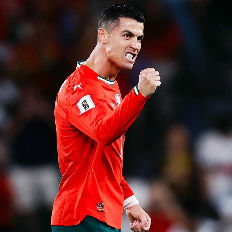 89+ Avatar Ronaldo (CR7) cực ngầu, chất lượng 4k cho fan Ảnh avatar Ronaldo nắm tay ăn mừng đầy khí thế mạnh mẽ