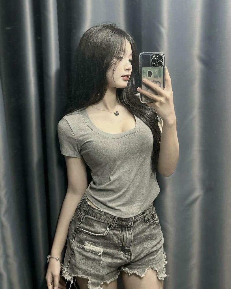 Ảnh sex Bình An lộ vòng 1 khủng