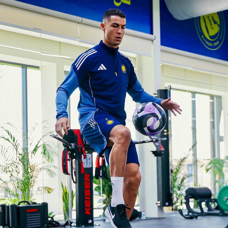 89+ Avatar Ronaldo (CR7) cực ngầu, chất lượng 4k cho fan Hình CR7 tập thể lực trong phòng gym rất chuyên nghiệp