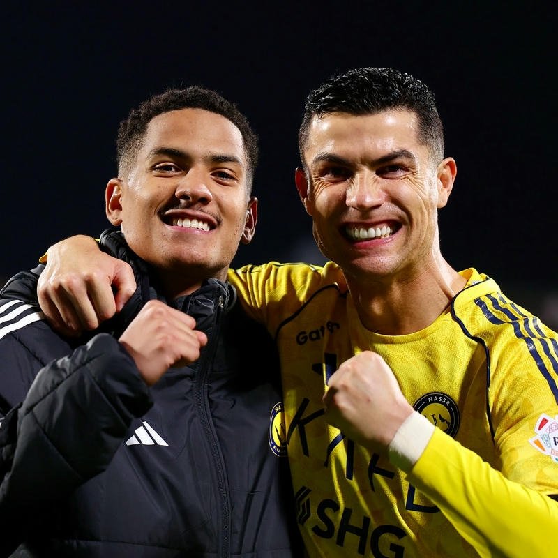 89+ Avatar Ronaldo (CR7) cực ngầu, chất lượng 4k cho fan Hình ảnh avatar Ronaldo khoác vai đồng đội cười tươi thân thiết