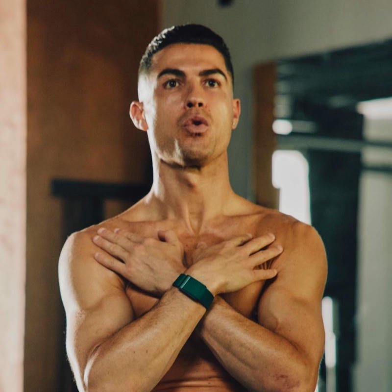 89+ Avatar Ronaldo (CR7) cực ngầu, chất lượng 4k cho fan Hình ảnh avatar Ronaldo khoanh tay trước ngực tự tin bản lĩnh