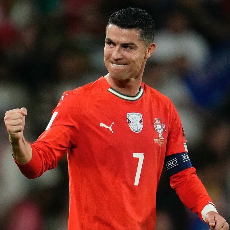 89+ Avatar Ronaldo (CR7) cực ngầu, chất lượng 4k cho fan Hình avatar Ronaldo mặc áo đỏ tuyển Bồ Đào Nha ra hiệu