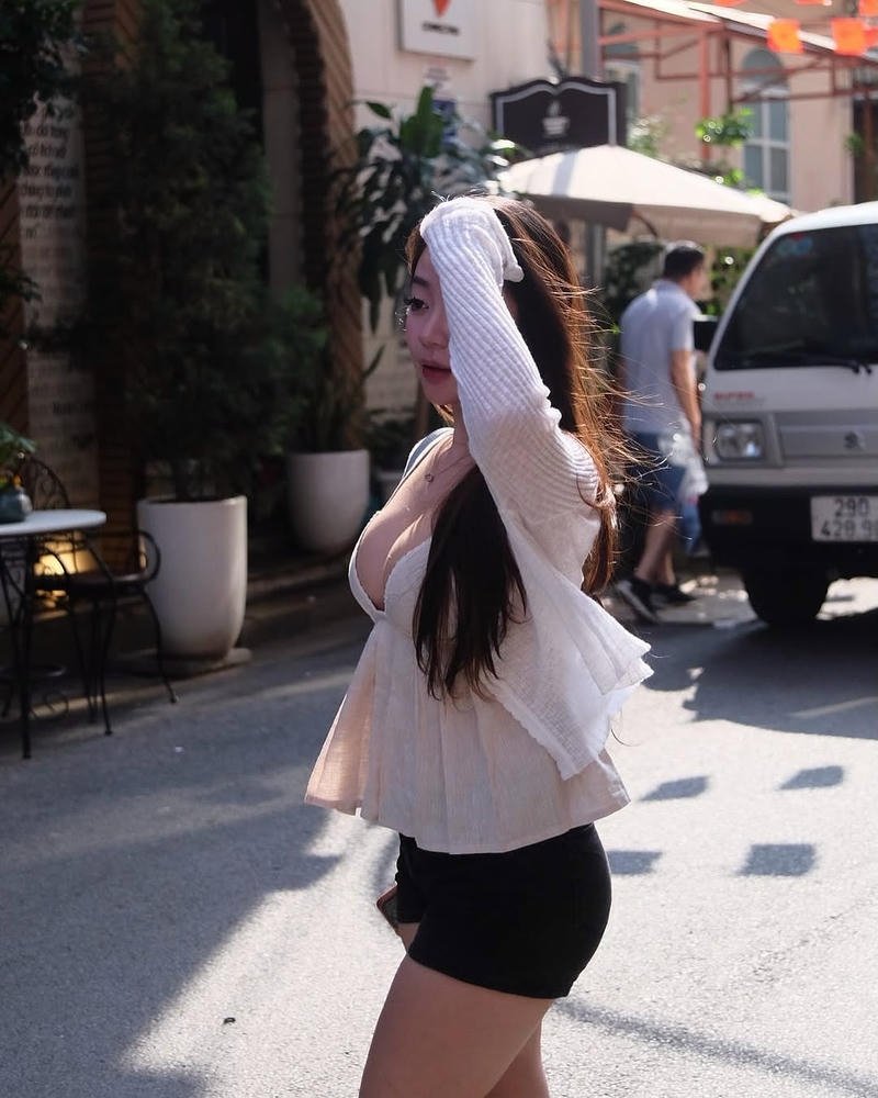 Khe vú múp rụp muốn bú liền