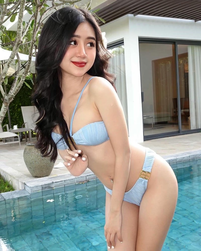 Khoảnh khắc đáng nhớ cùng bikini Lê Kim Loan xinh