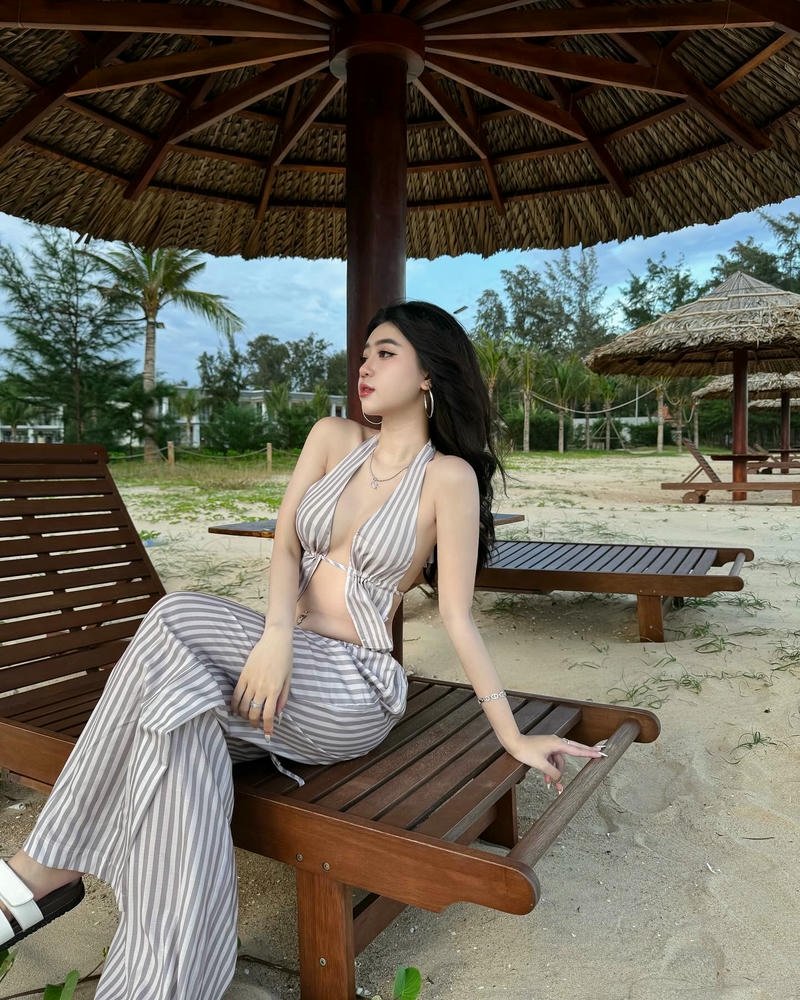 Lê Kim Loan bikini vẻ đẹp tự nhiên rạng rỡ